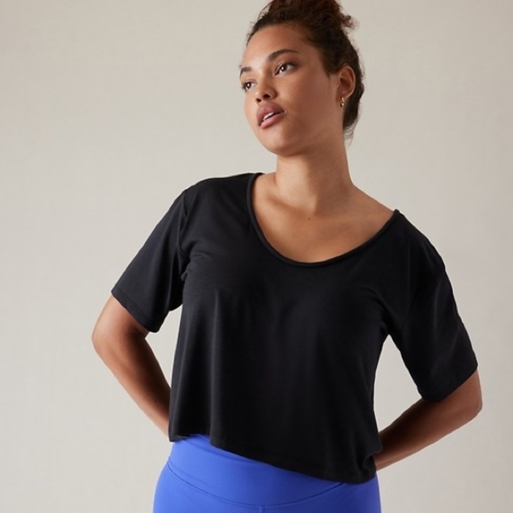 Athleta Explore essence crop